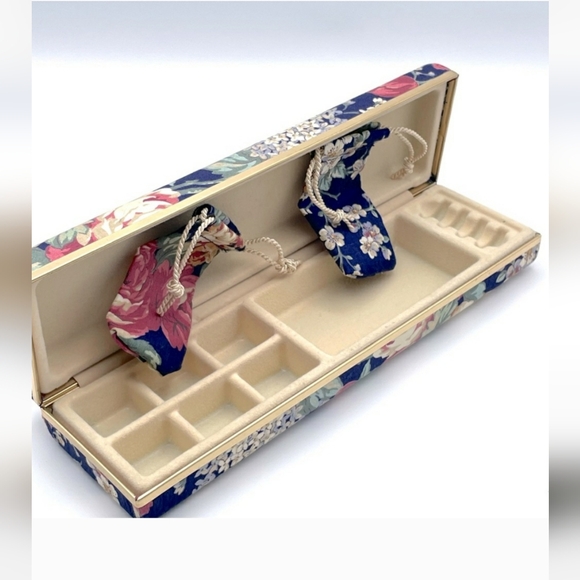 Vintage Floral Jewelry Box - Blue and Cream - Picture 2 of 11